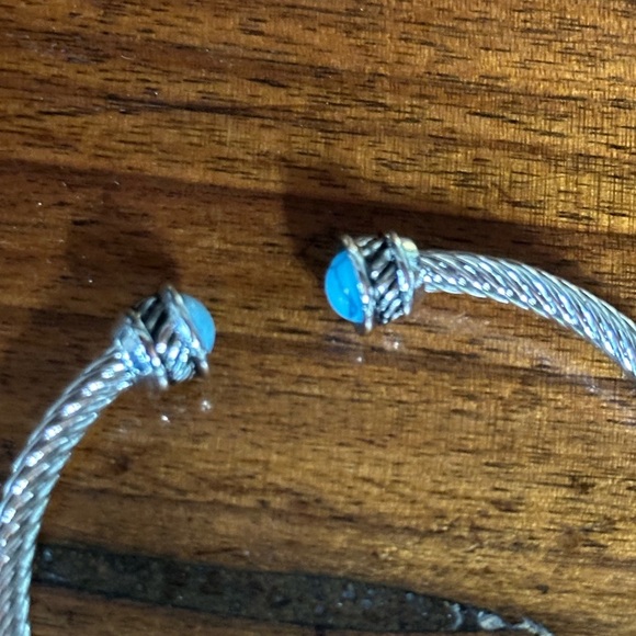 Silver twisted bracelet with turquoise colored stone. Stainless steel - Picture 3 of 3